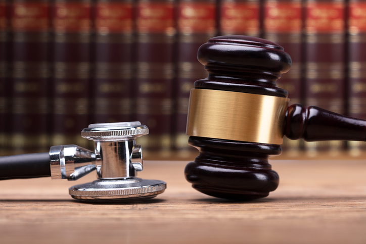 How a medical malpractice insurance lawyer can maximize your claim?